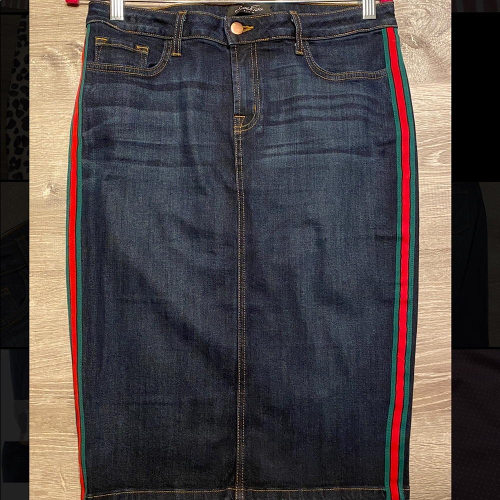 “Gucci” SevenTwo Luxury Denim Skirt ❤️💚
